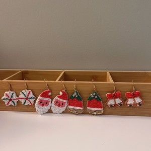 4 pair of CHRISTMAS Beaded Earring SET snowflake/snowman/bell New